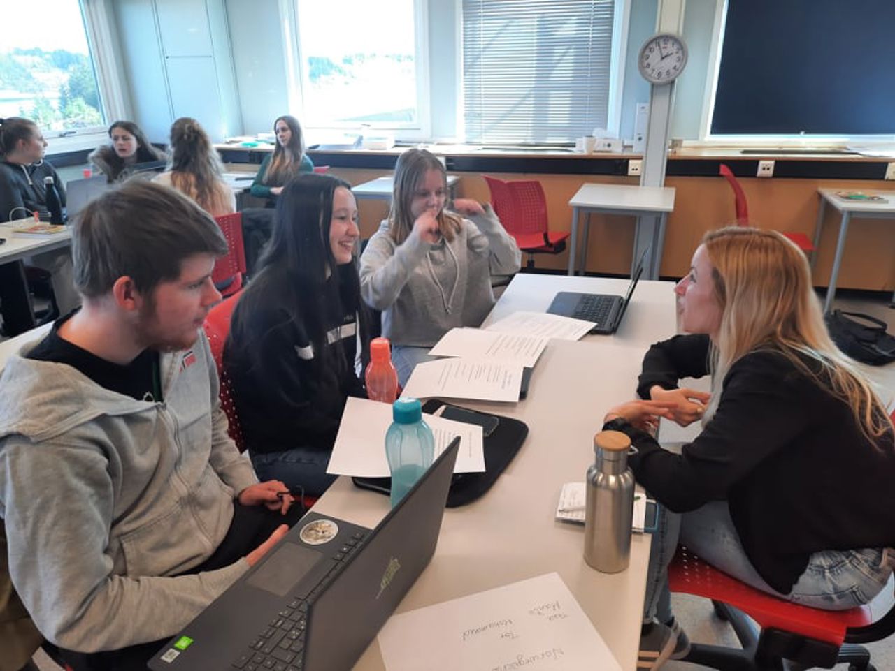 Tyske studenter april 22 - i klasserom.jpg