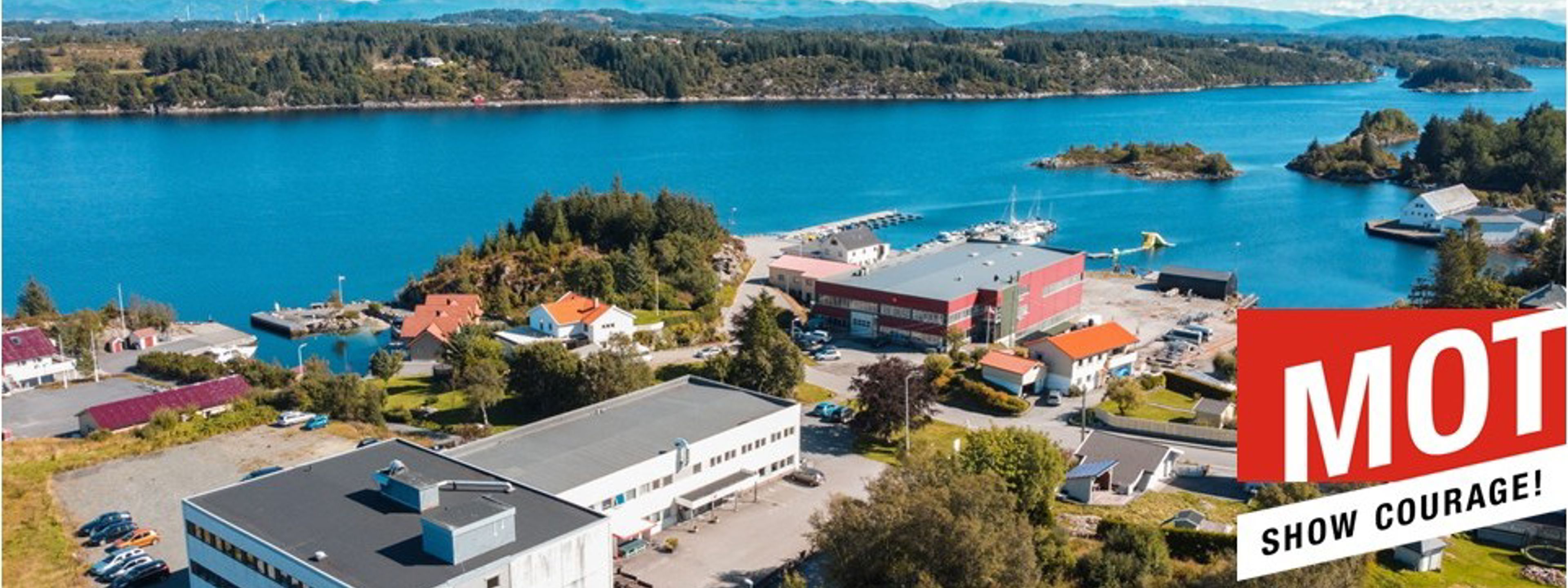 Dronebilete av Austrheim vgs