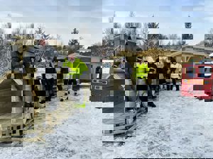 Bilete av elevar og leiketog i barnehagen