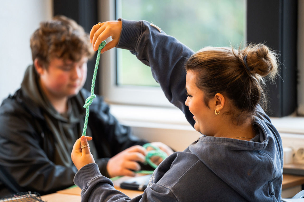 Me lærer knop og stikk