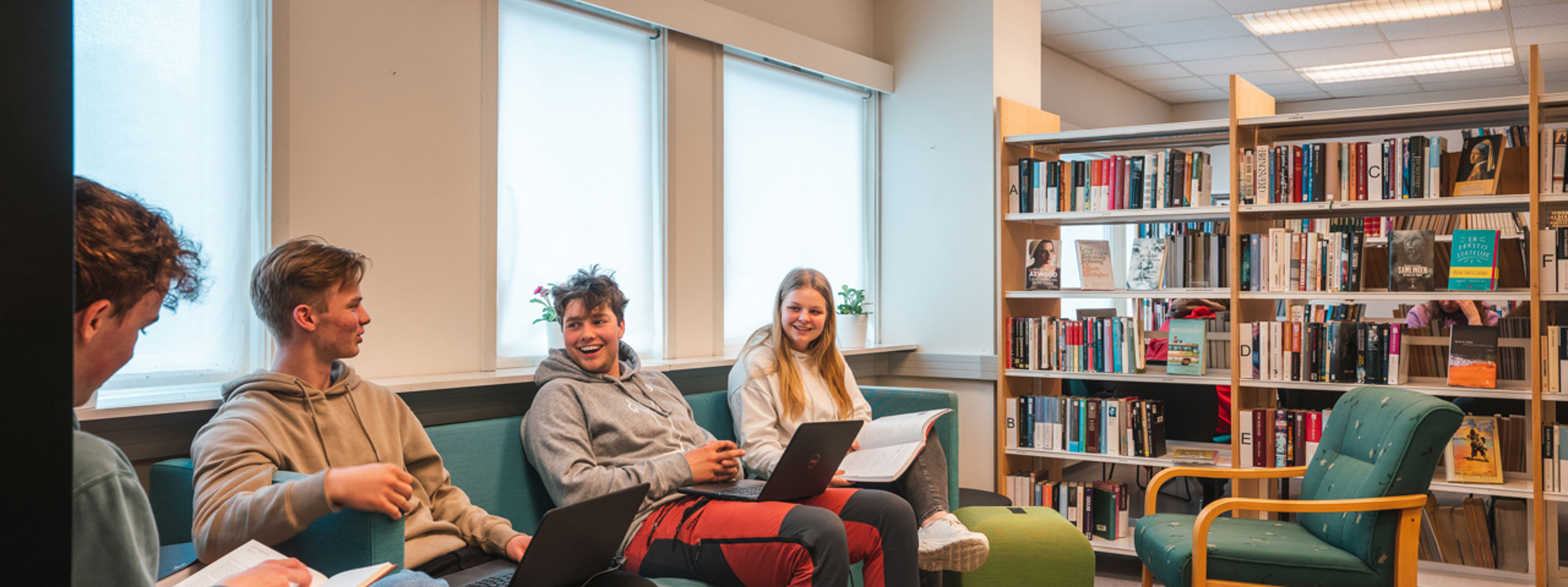 Elevar på skulebiblioteket